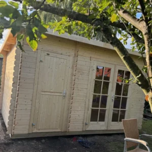 Guldborg redskabsskur i ubehandlet træ på 8,9m2