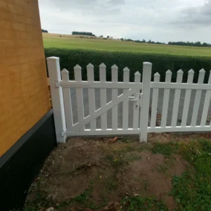 PVC Skagen enkeltlåge bue opad med brede stave i 100x100cm (BxH) (RESTSALG)