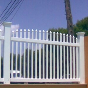 PVC Skagen hegn bue opad og smalle stave i 180x100cm